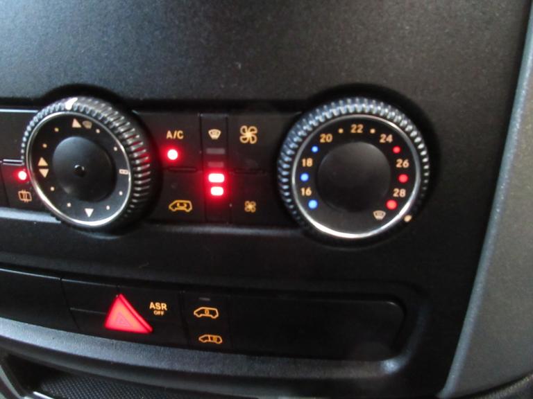 2014 Mercedes-Benz Sprinter 316 2.1CDi 3.5T L2H2 MWB MED ROOF [Email address removed. Click Email...