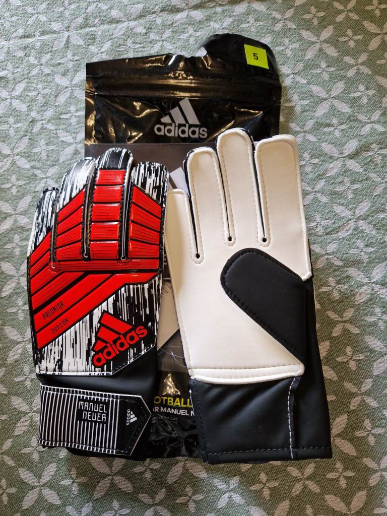 Addidas predator junion football goalie gloves