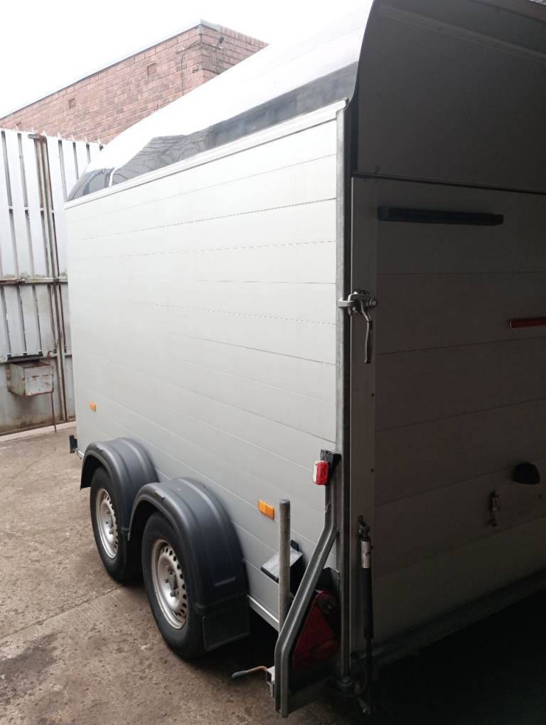 DEBON C500 BOX TRAILER WITH LIGHTS / 240V power 