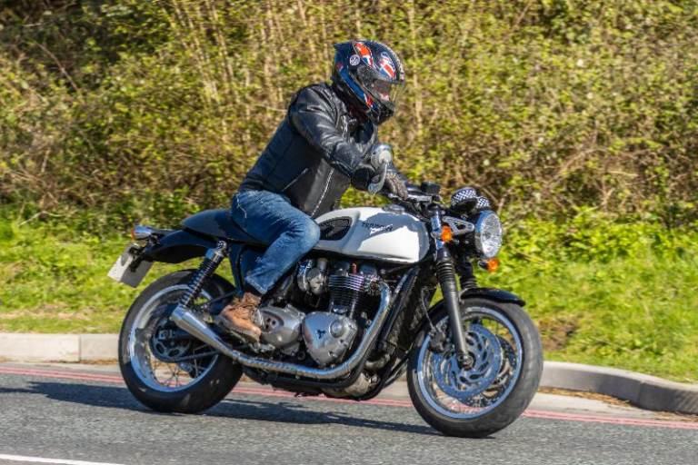Triumph thruxton 1200 2016