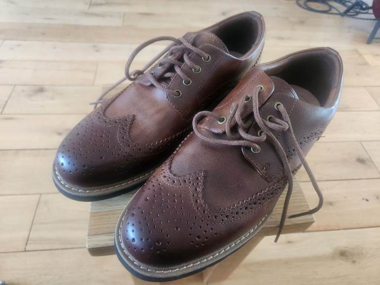 Clarks Batcombe Wing – UK 9G – Dark Tan Leather – New Unused