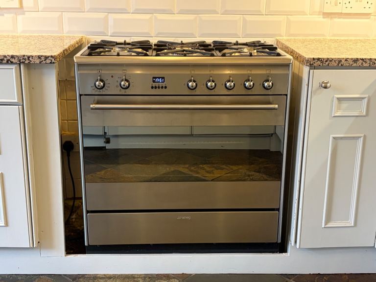 Smeg 80cm Stainless Steel Range Cooker with Gas Hob and Electric Oven