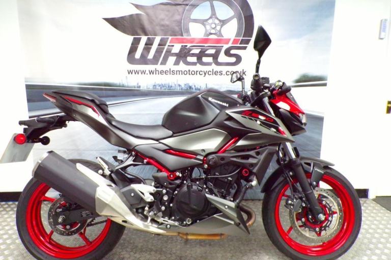 2025 KAWASAKI Z500 WITH ONLY 993 MILES FROM NEW