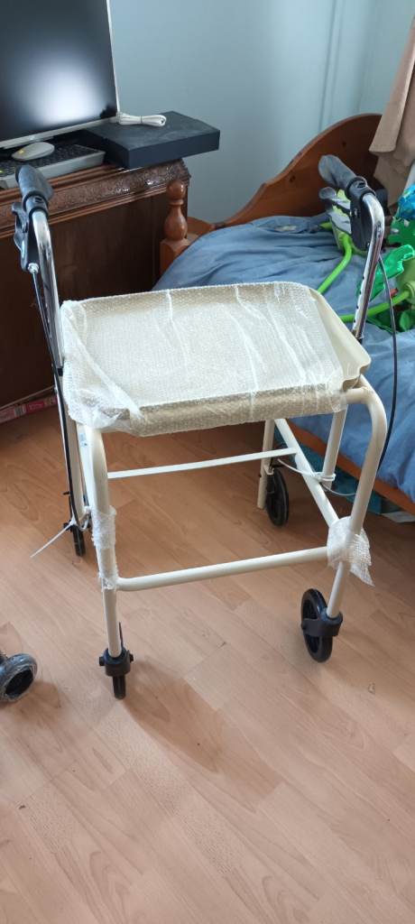 New Days Adjustable Mobility Trolley Hand Brakes Walker Indoor Kitchen 4 Wheels 