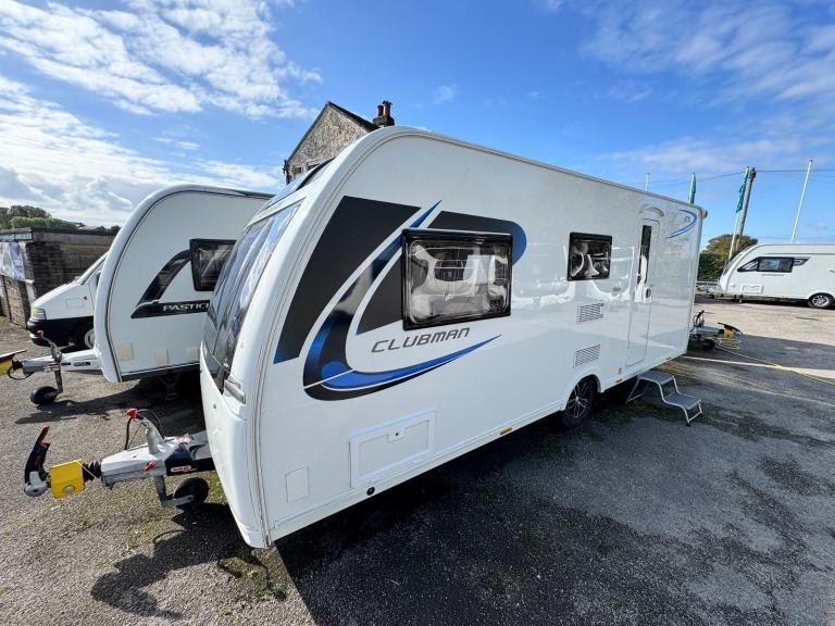 LUNAR CLUBMAN ES 2018 MODEL 3 BERTH REAR WASHROOM TOURING CARAVAN