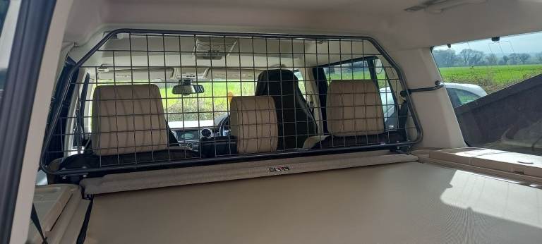 'Travall' Dog Guard for Land Rover Discovery 3 or 4 ...