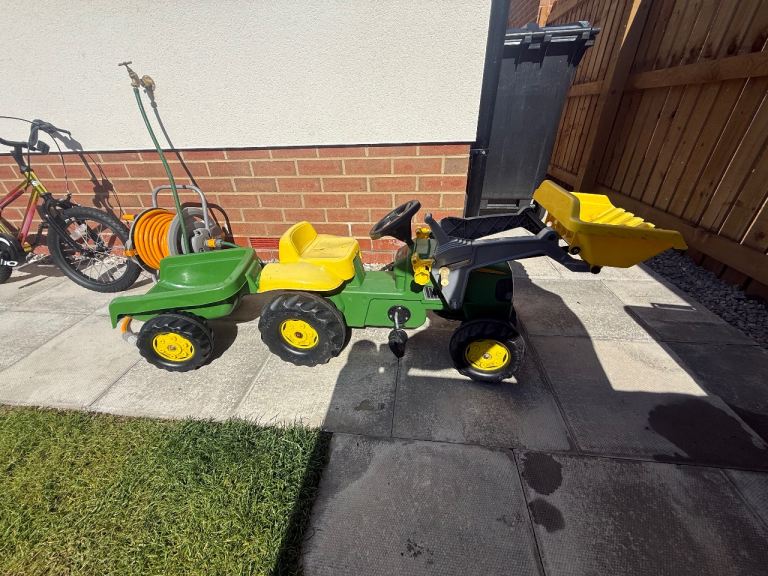 John Deere ride on tractor and trailer