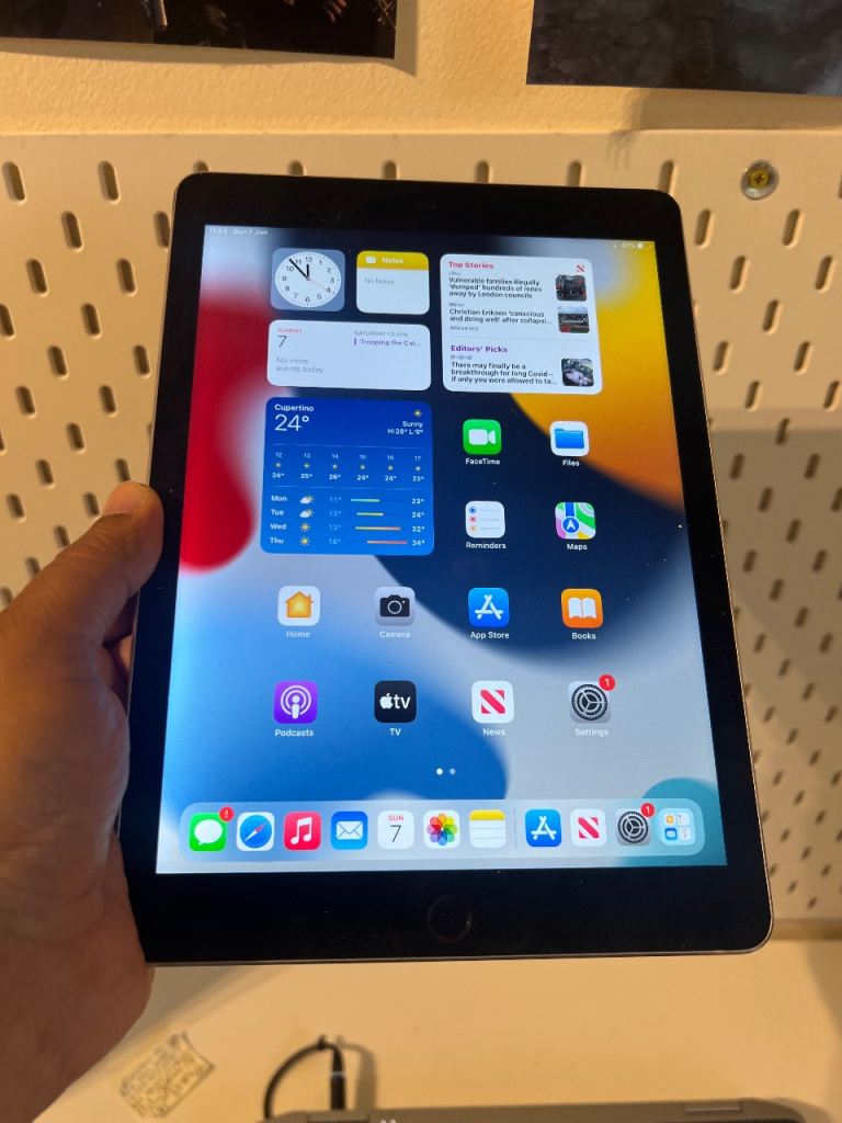 Apple iPad Air 2, 128 GB WiFi In excellent condition, comes with the screen protector 