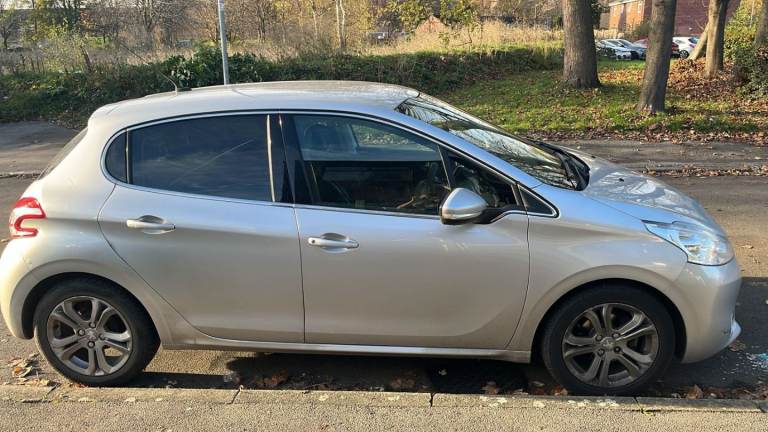 image for Peugeot, 208, Hatchback, 2014, Manual, 1199 (cc), 5 doors