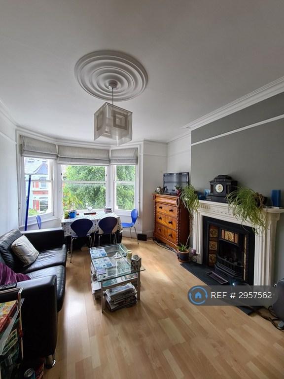 2 bedroom flat in Inderwick Road, London, N8 (2 bed) (#2957562)