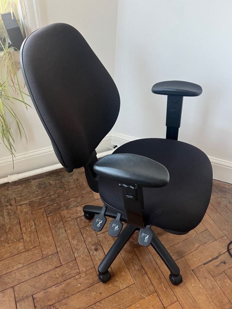 Black Office Chair with Adjustable Arms and Backrest – Good Condition