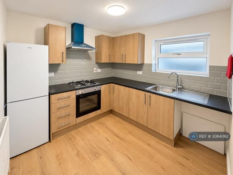 3 bedroom flat in Belmont Road, Ilford, IG1 (3 bed) (#3064062)