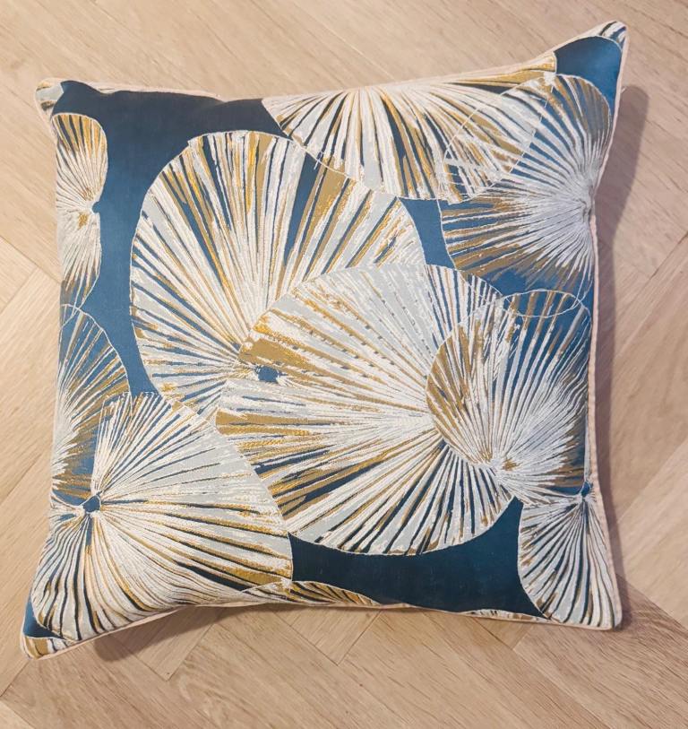 Set of 6 Decorative Cushions – Blue & Gold