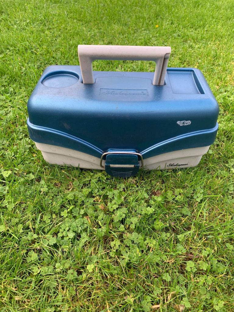 Shakespeare cantilever fishing tackle storage box no rod reel line lure spin