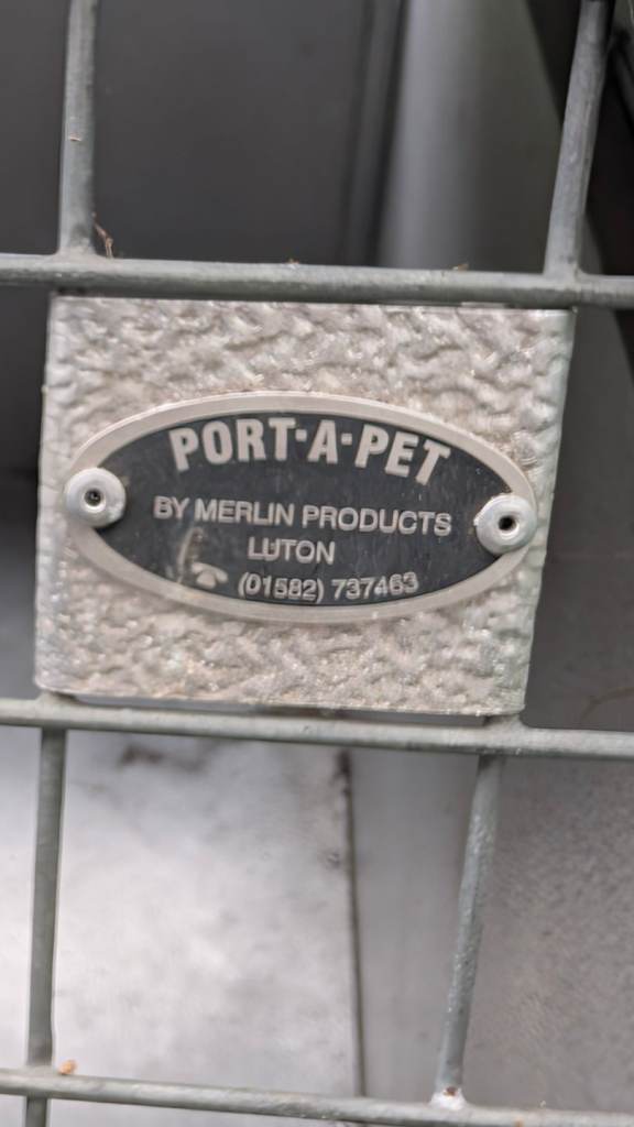 Dog crate (custom mini cooper 2004) 