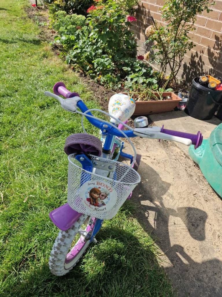 Girl's bike with stabilisers Frozen theme
