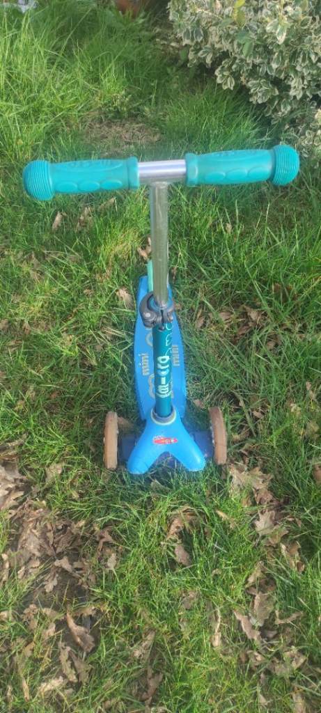Micro Mini 3-Wheeled Kids Scooter Blue