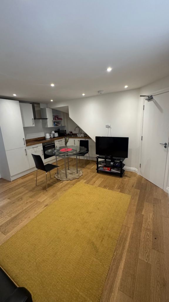One bedroom ground floor modern flat inclusive  