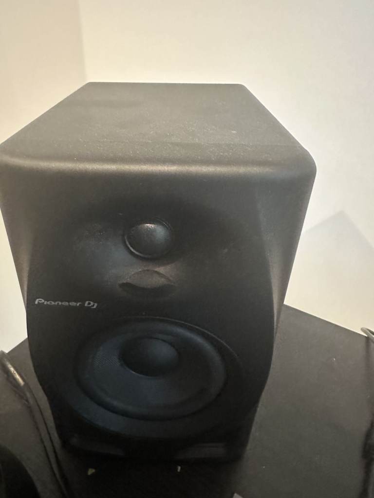 Pioneer DJ DM-40D Studio Monitor Speaker – Black, Good Condition