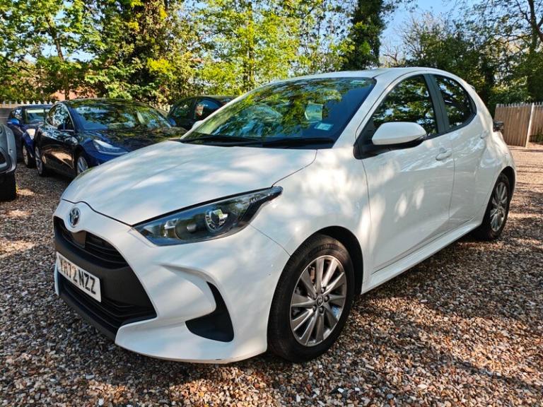 Toyota Yaris ICON white hybrid petrol hpi clear 5 door NOT import