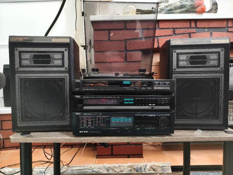 Trio/Kenwood hi FI system Linear track Turntable new Stylus tuner amplifier speaker 