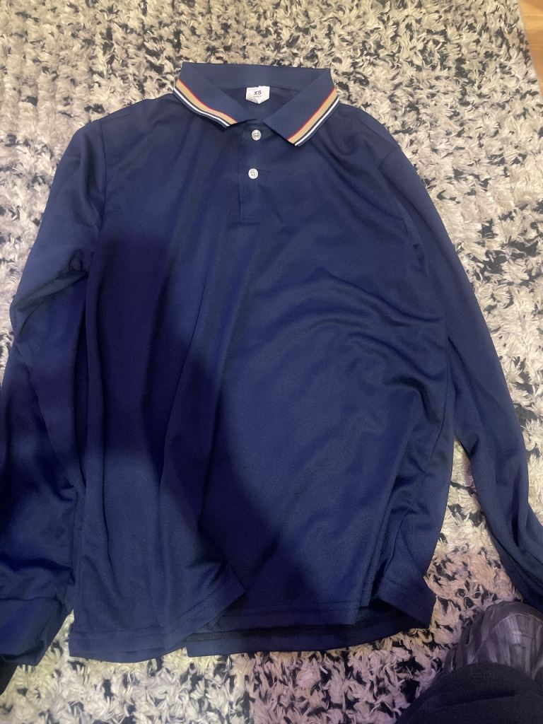 XS man’s long sleeved top