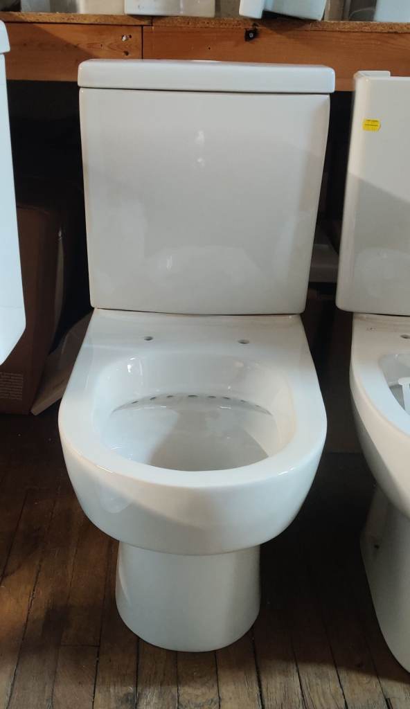 BN W/C TOILET WITH CISTERN WITHOUT SEAT