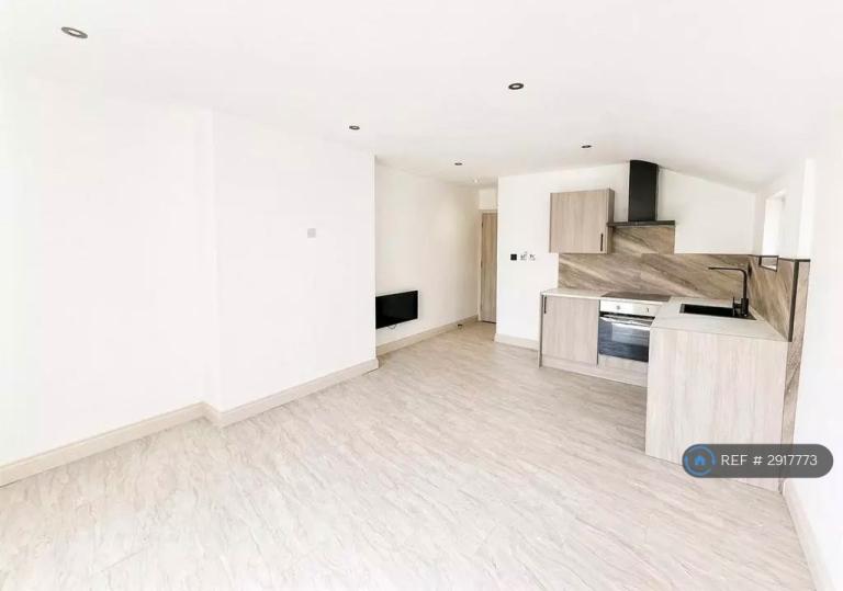 Studio flat in Station Road, London, NW4 (#2917773)