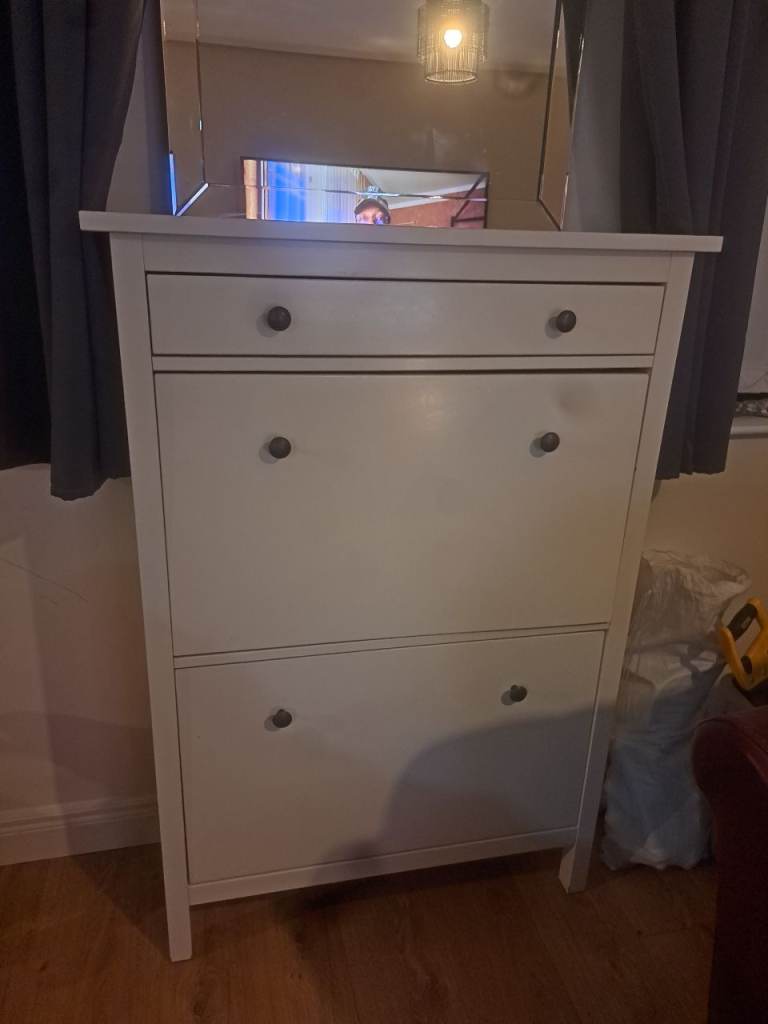 High top wall fixed shoe storage 