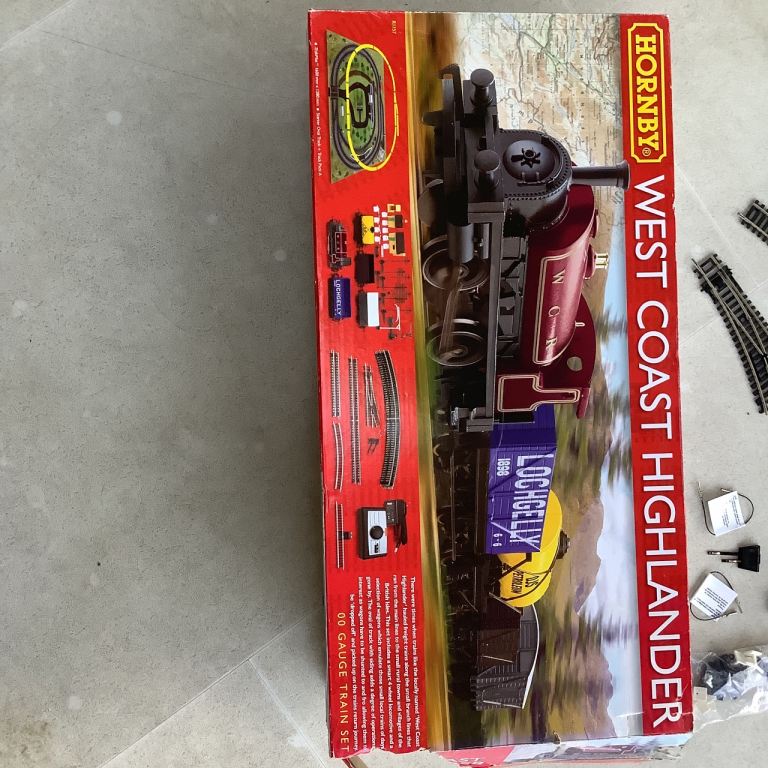 Hornby 00 gauge trains, track and accessories