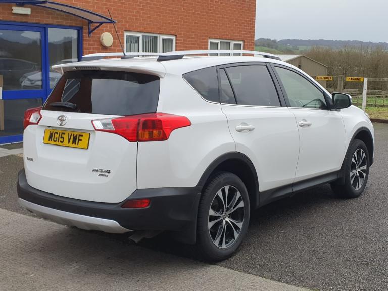 2015 Toyota RAV4 2.2 D-4D Invincible SUV 5dr Diesel Manual 4WD Euro 5 (150 ps)