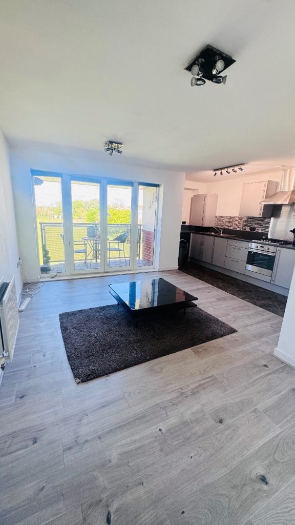 2 BEDROOM FLAT - Unfurnished 