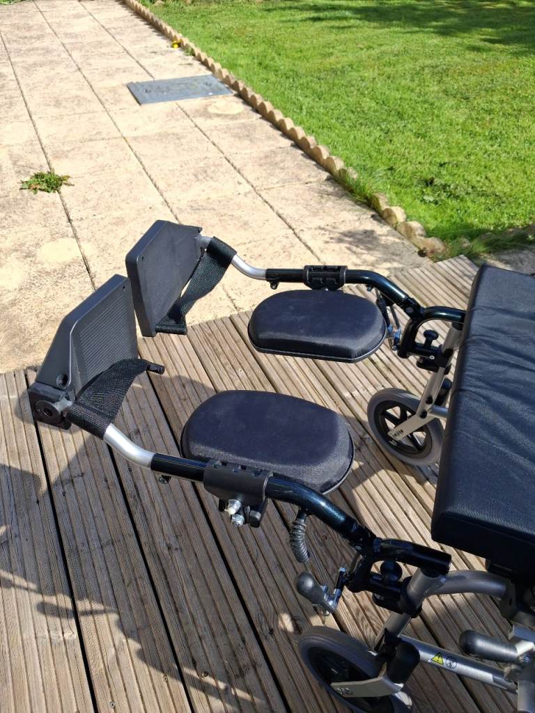 Left and right leg elevators for wheelchair 