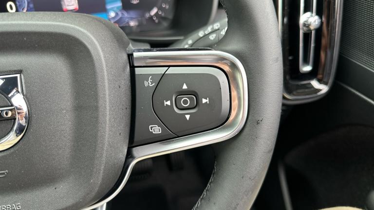 2025 Volvo XC40 2.0 B4P Plus Dark 5dr Auto Petrol Estate Estate Petrol Automatic