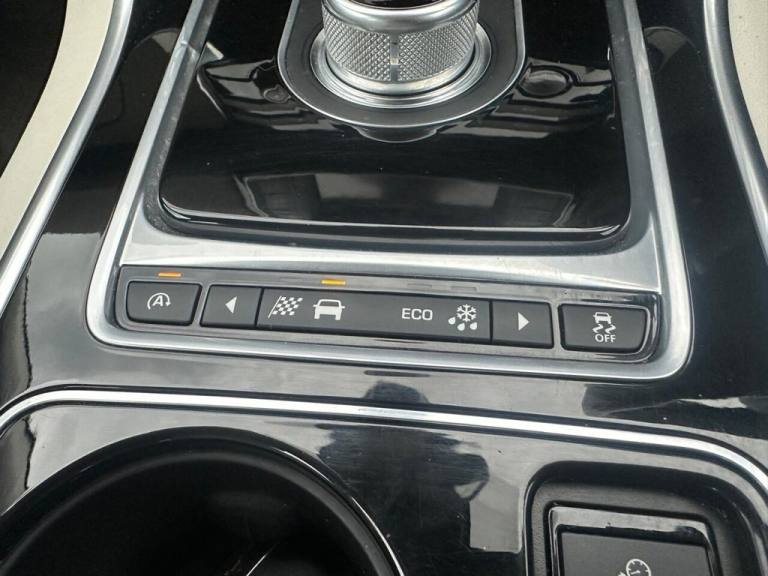 2016 65 JAGUAR XE 2.0D PORTFOLIO SALOON 4DR DIESEL AUTO EURO 6 (S/S) (180 PS) DI