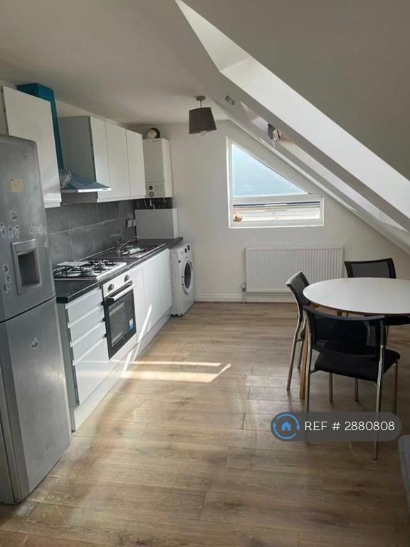 3 bedroom flat in Norbury Road, Thornton Heath, CR7 (3 bed) (#2880808)