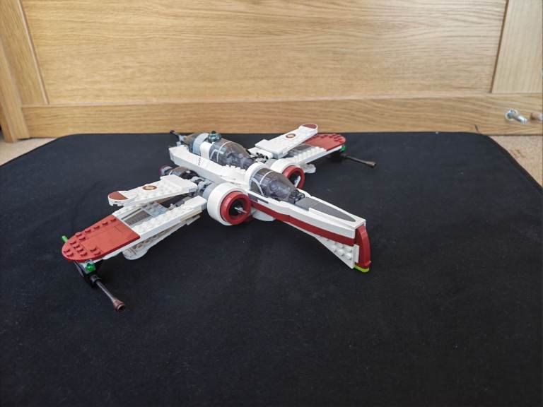 LEGO Star Wars Jedi Starfighter – Good Condition