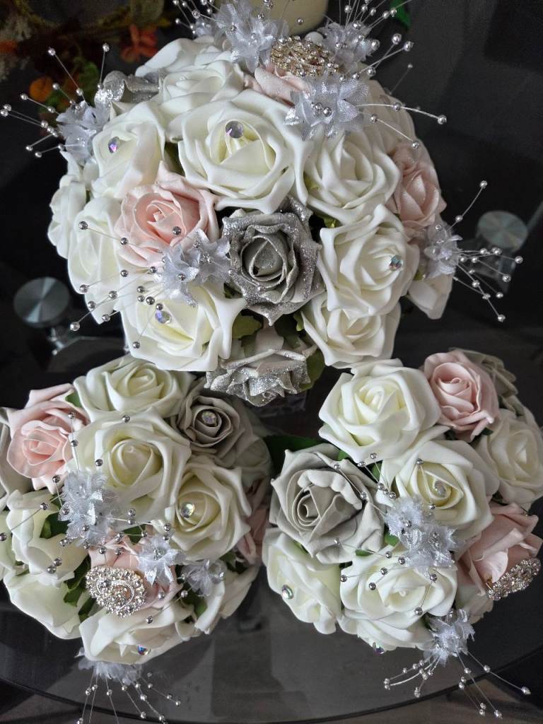 Bride And Bridesmaids Bouquets 