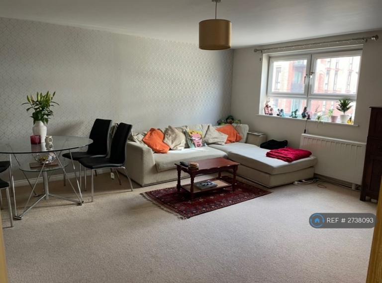 3 bedroom flat in Middlewood Street, Salford, M5 (3 bed) (#2738093)