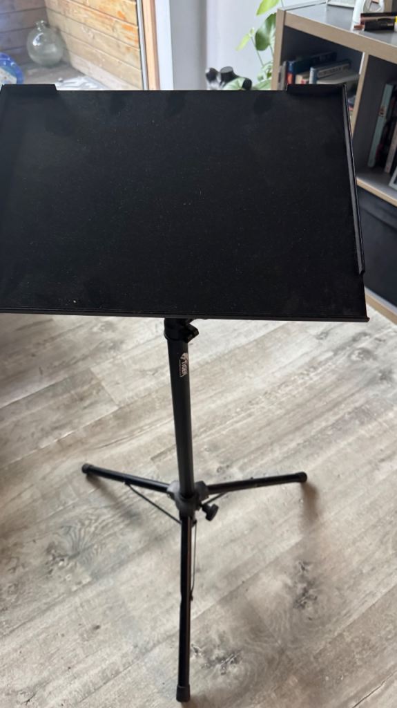 Music tripod stand