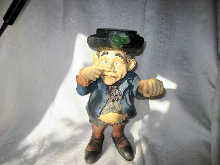 LARGE HARD RESIN TOILET ROLL HOLDING MAN