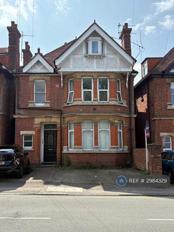 2 bedroom flat in York Road, Surrey, GU1 (2 bed) (#2984329)