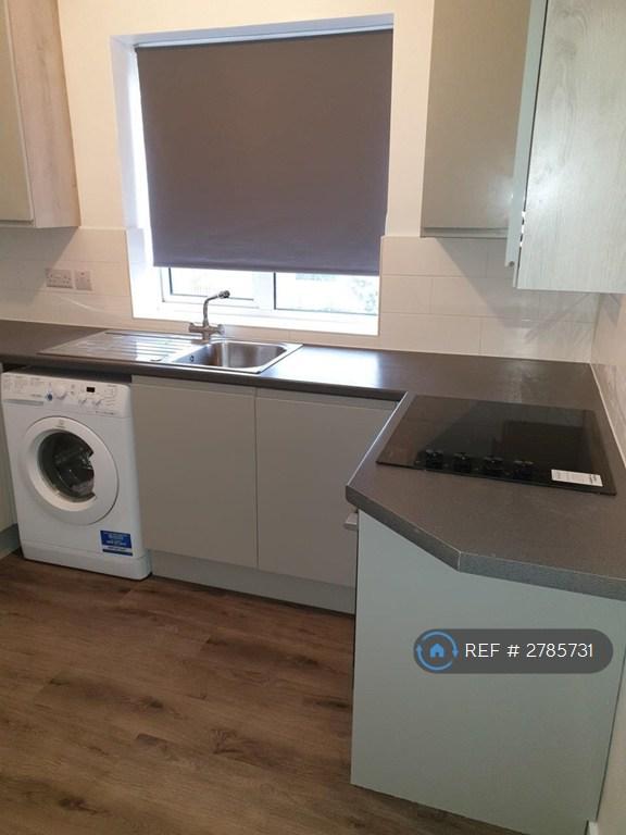 2 bedroom flat in Money Lane, West Drayton, UB7 (2 bed) (#2785731)