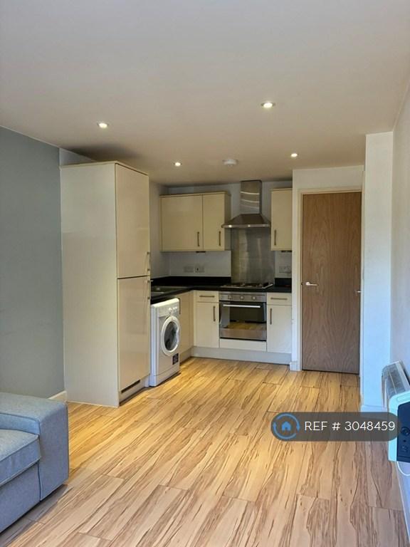 1 bedroom flat in The Fairfield, Farnham, GU9 (1 bed) (#3048459)