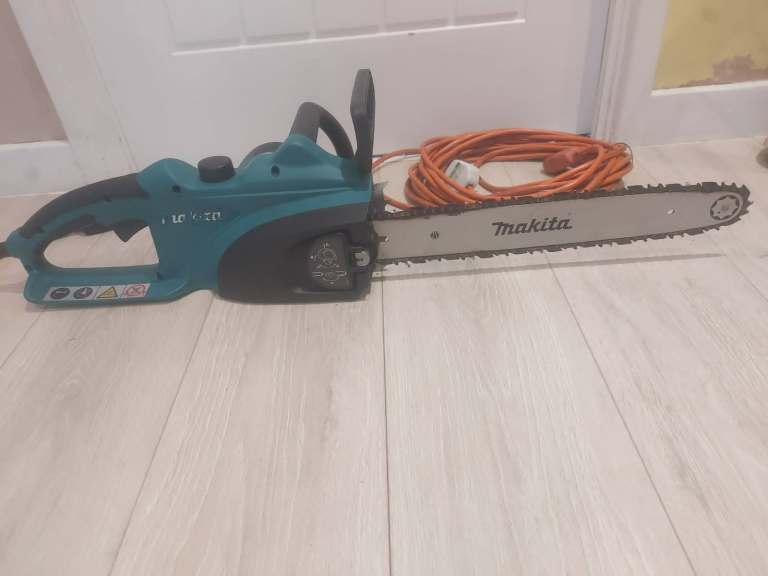 Makita electric chainsaw  240V 