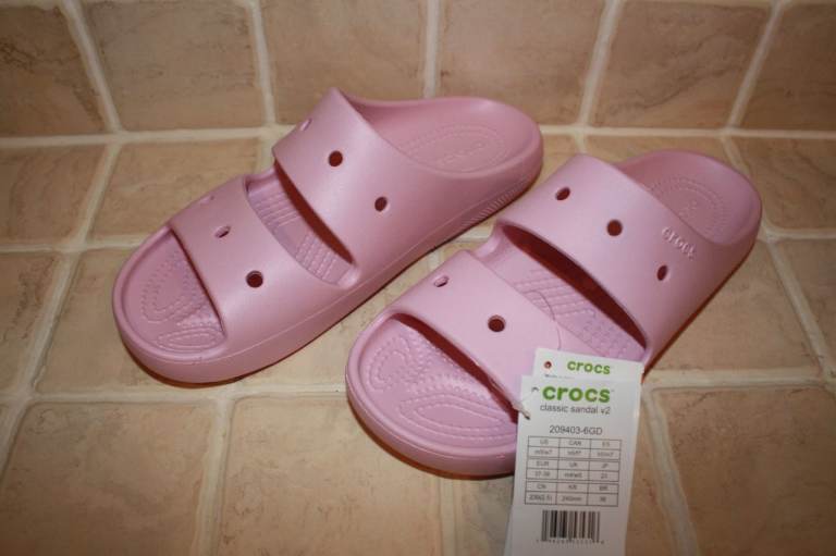 Crocs Classic Sandal v2 in Ballerina Pink Colourway UK Women's Size 5 **NEW**