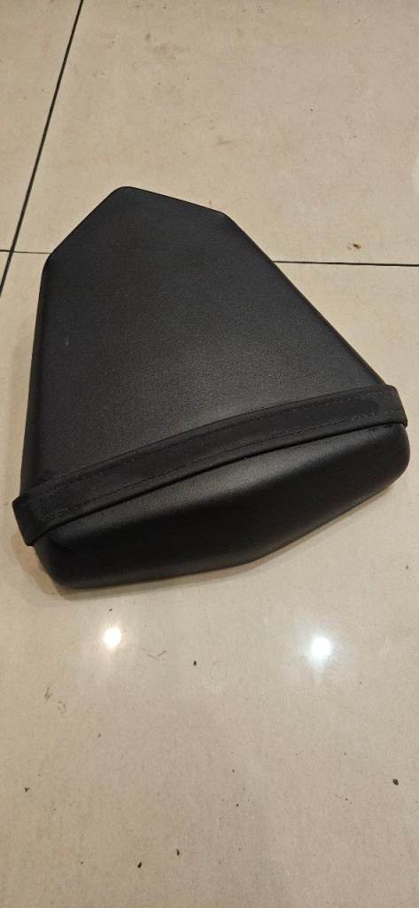 Yamaha R6 2007 rear seat