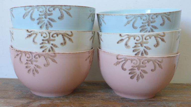 SET OF SIX SOUP BOWLS. SET OF SIX CEREAL BOWLS. AS NEW. PERFECT CONDITION. GOOD SIZE.