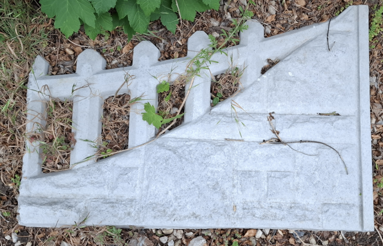1x Rock Face Castle Top Gravel Board Offcut