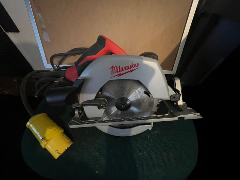 Milwaukee CS60 110v circular saw